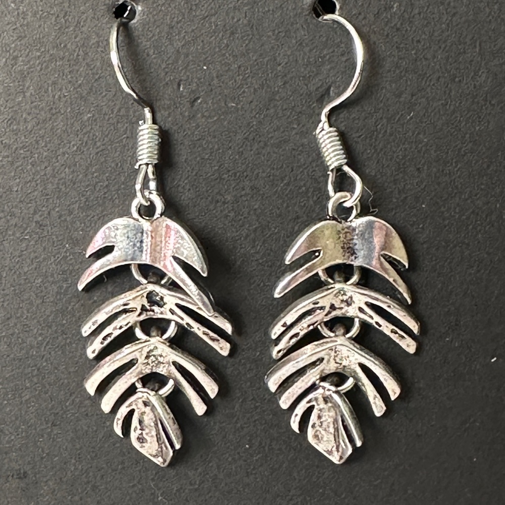 Split-Leaf Silver Necklace And Matching Earrings … - image 2